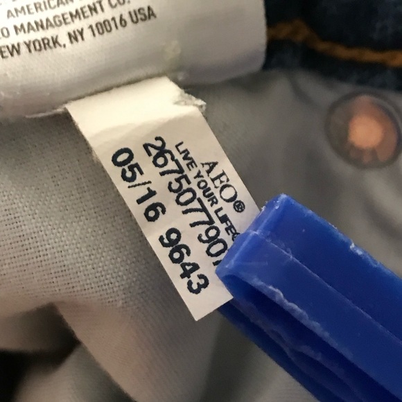 AEO Distressed Tomgirl Jeans 0 - Picture 8 of 13